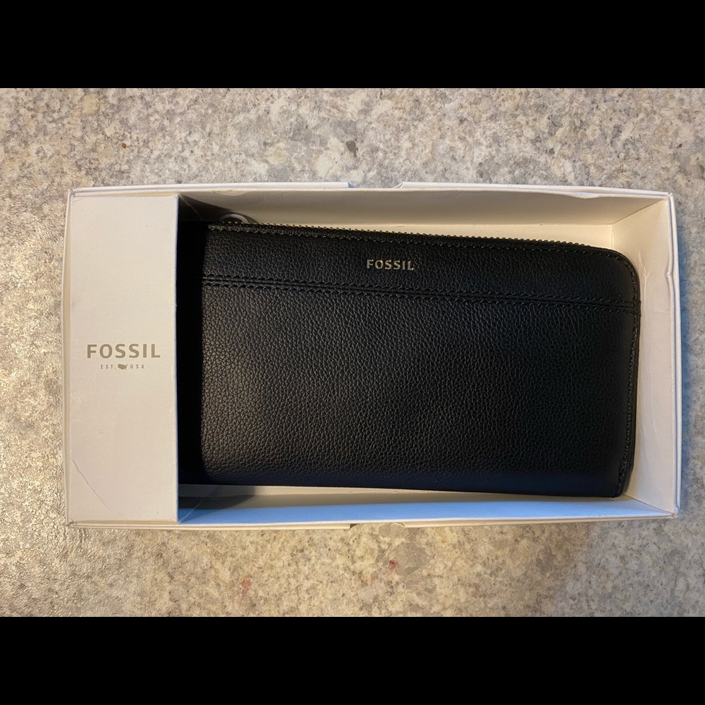 BRAND NEW BLACK FOSSIL WALLET